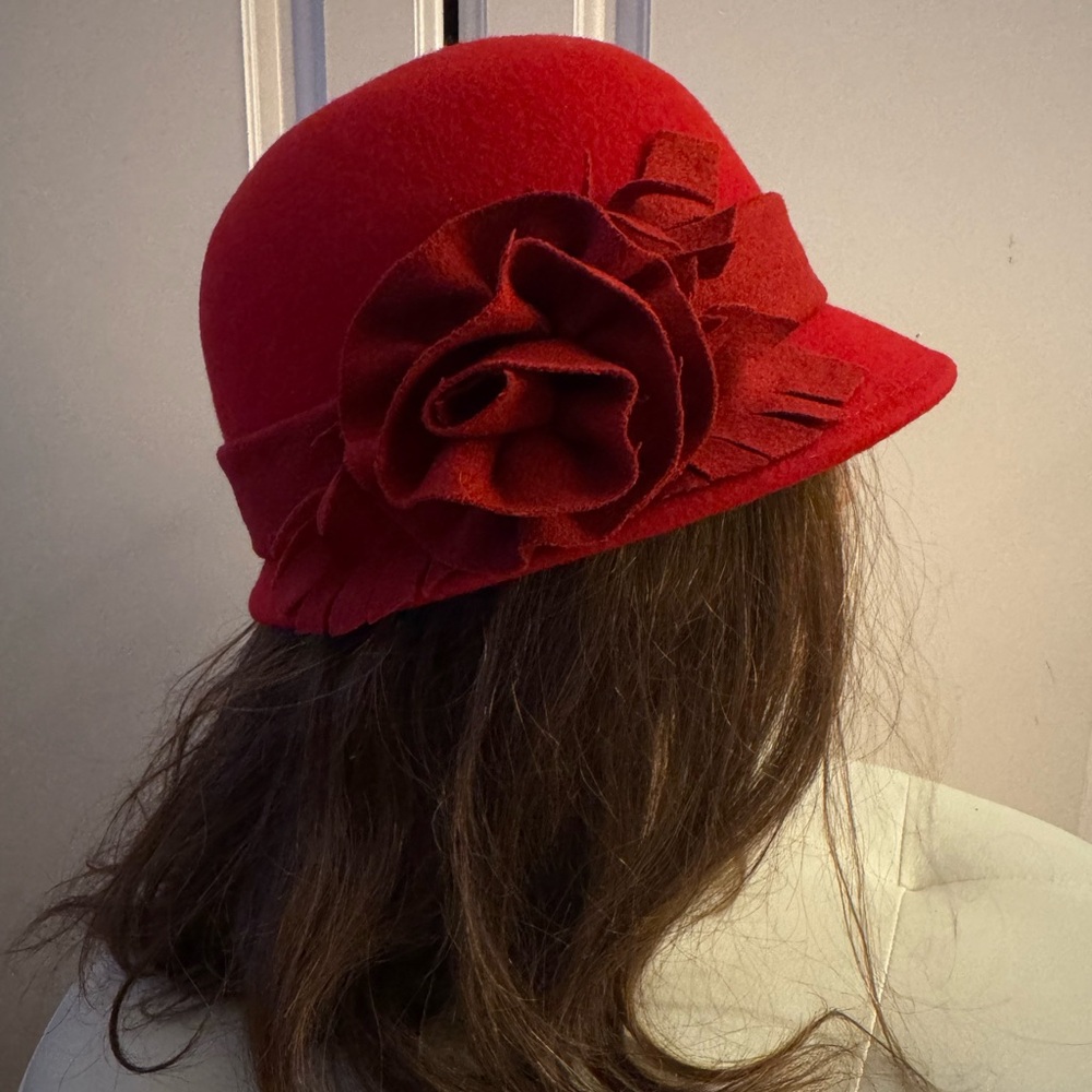 Angela & William Women's Wool Felt Cloche